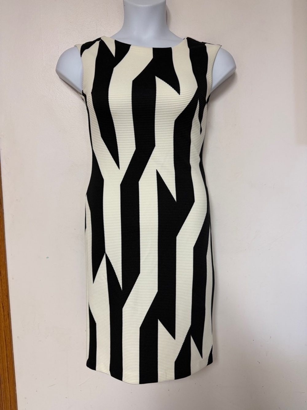 Cato Ribbed semi- Casual Desk to Dinner Cocktail Party Cream Black Dress size 2